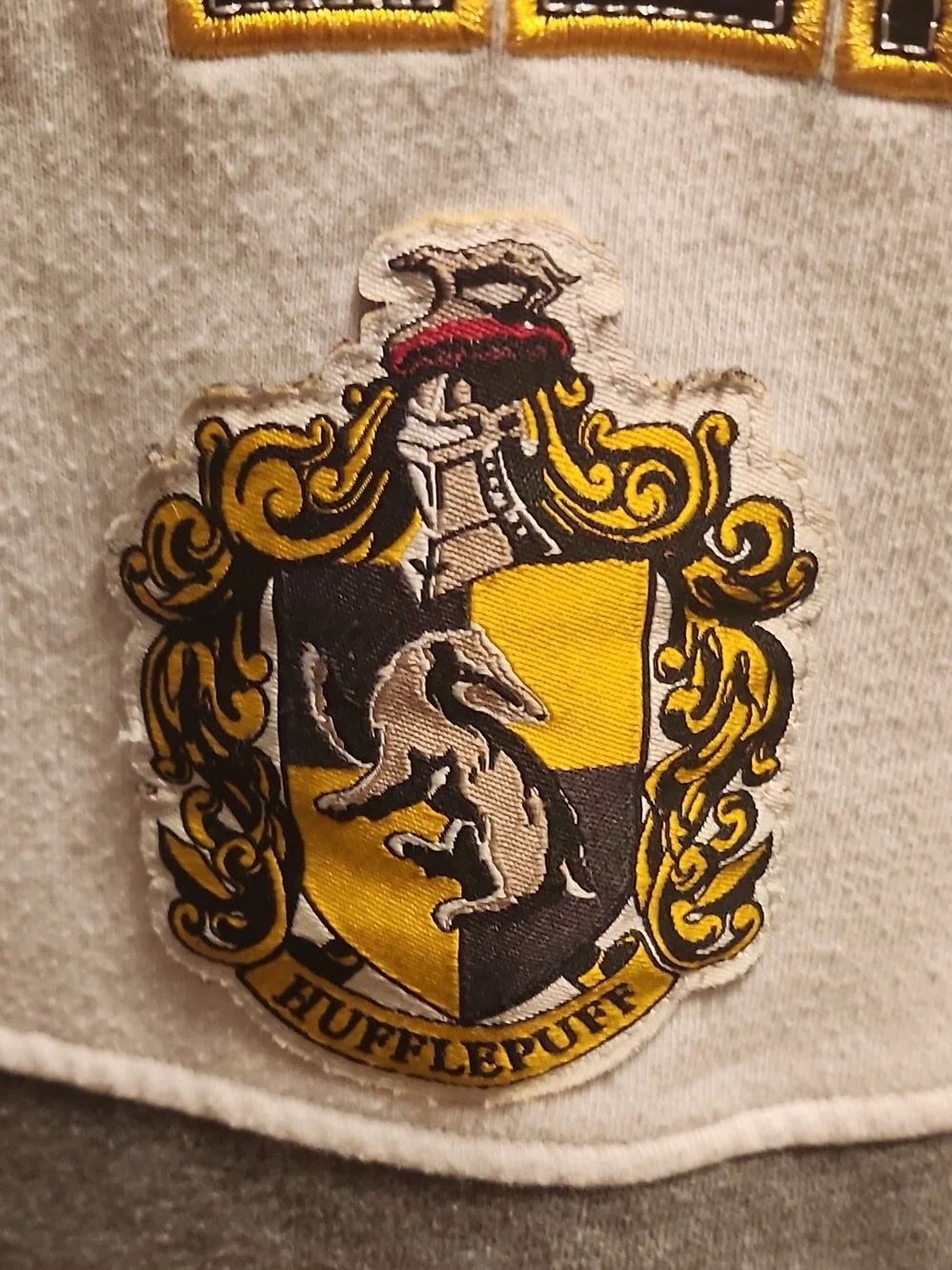 Universal Studios Hufflepuff Colorblock Crewneck Sweatshirt L